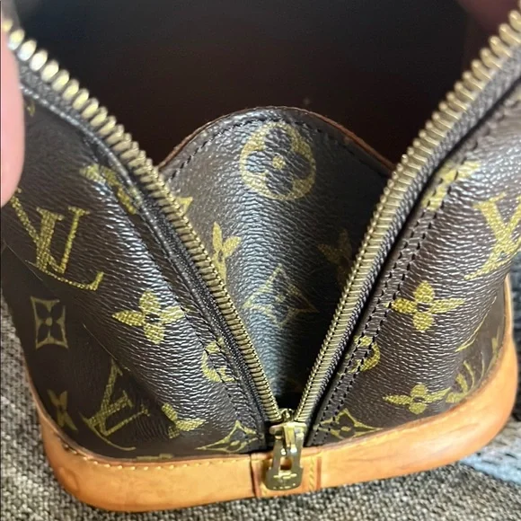Louis Vuitton Alma Monogram - Picture 17 of 17